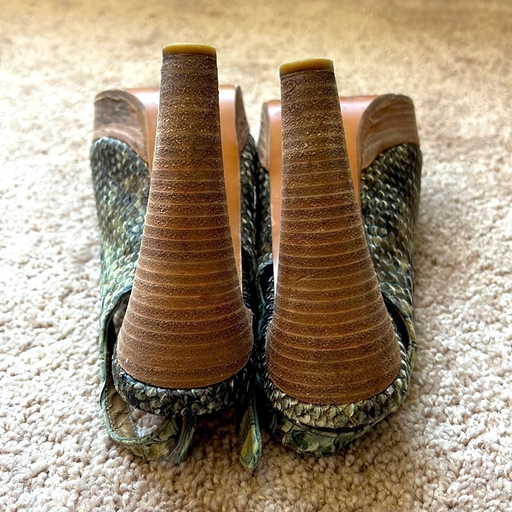 Stuart Weitzman 100% Python Platform Peep Toe Sli… - image 5